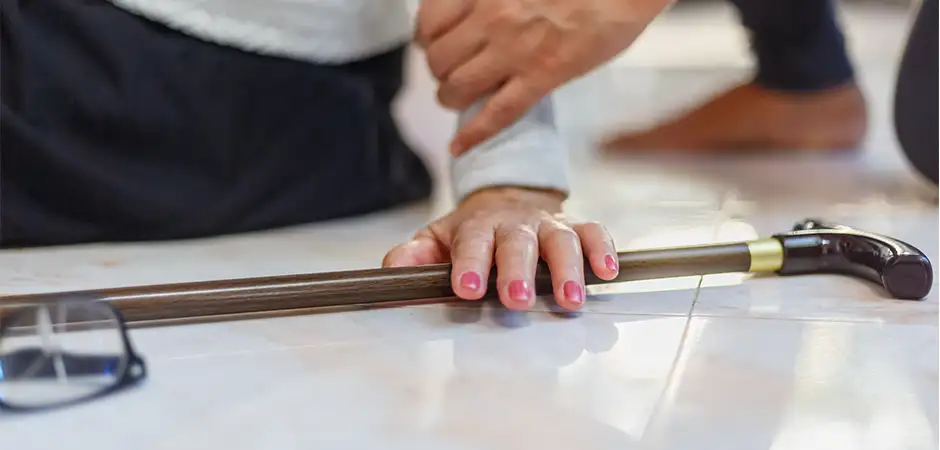 What To Do When an Elderly Person Falls